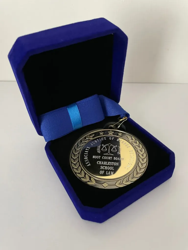 Médaille avec cordon